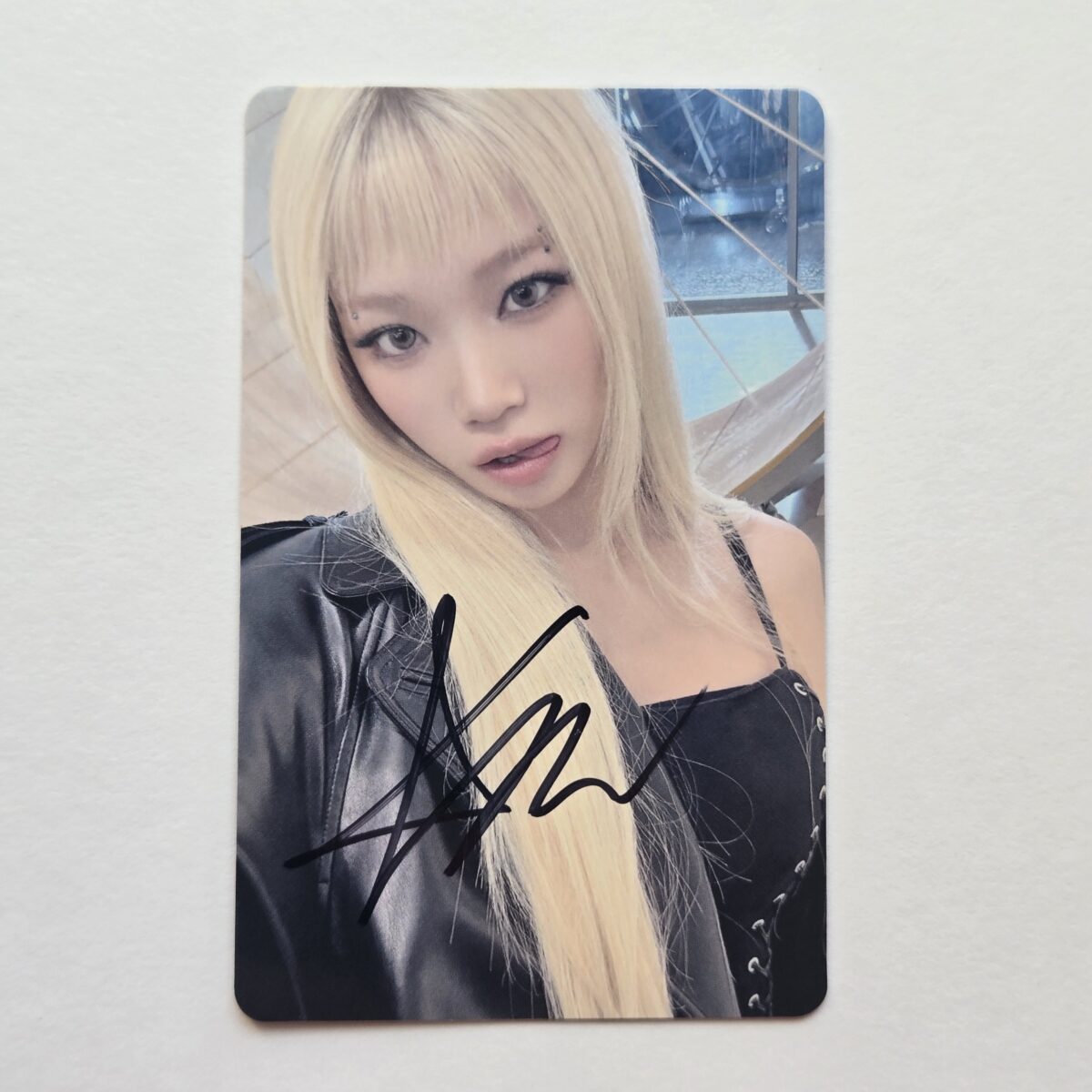 Le Sserafim Hot Weverse Lucky Draw Signed Photocard
