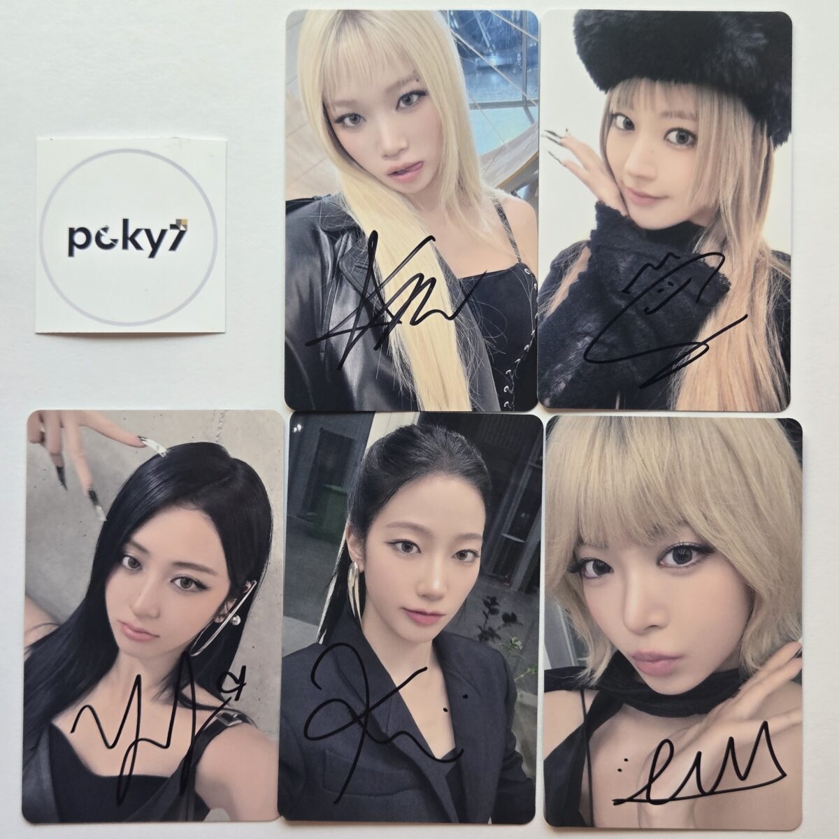 Le Sserafim Hot Weverse Lucky Draw Signed Photocard