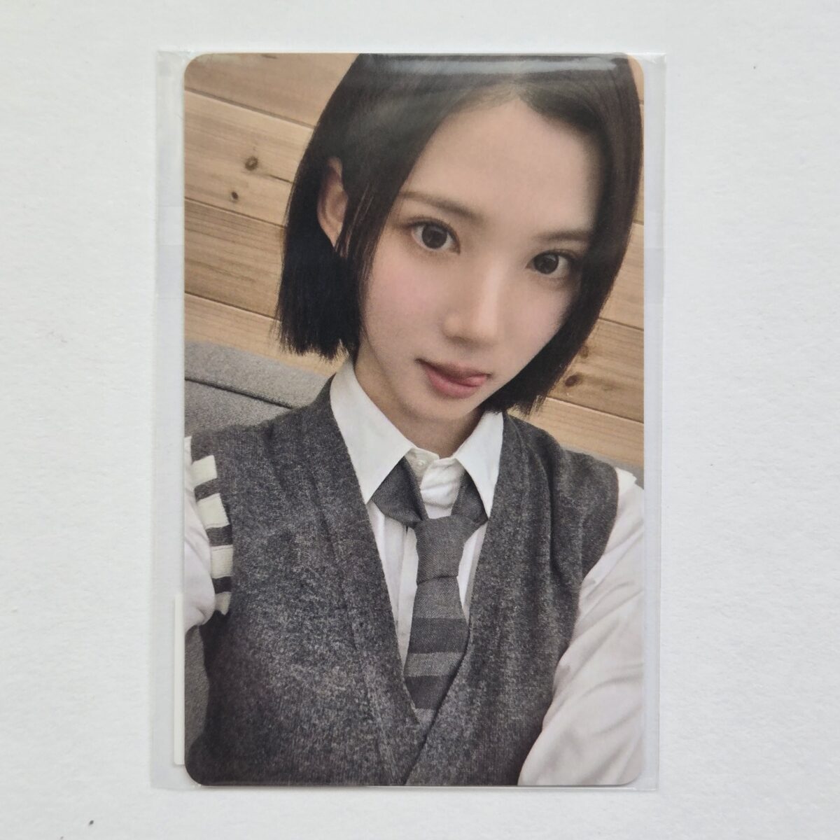 hearts2hearts FOCUS Weverse POB photocard