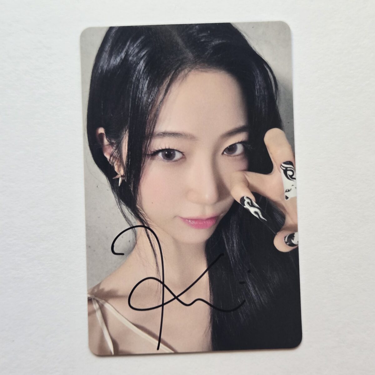 Le Sserafim Hot UMS Lucky Draw Signed Photocard