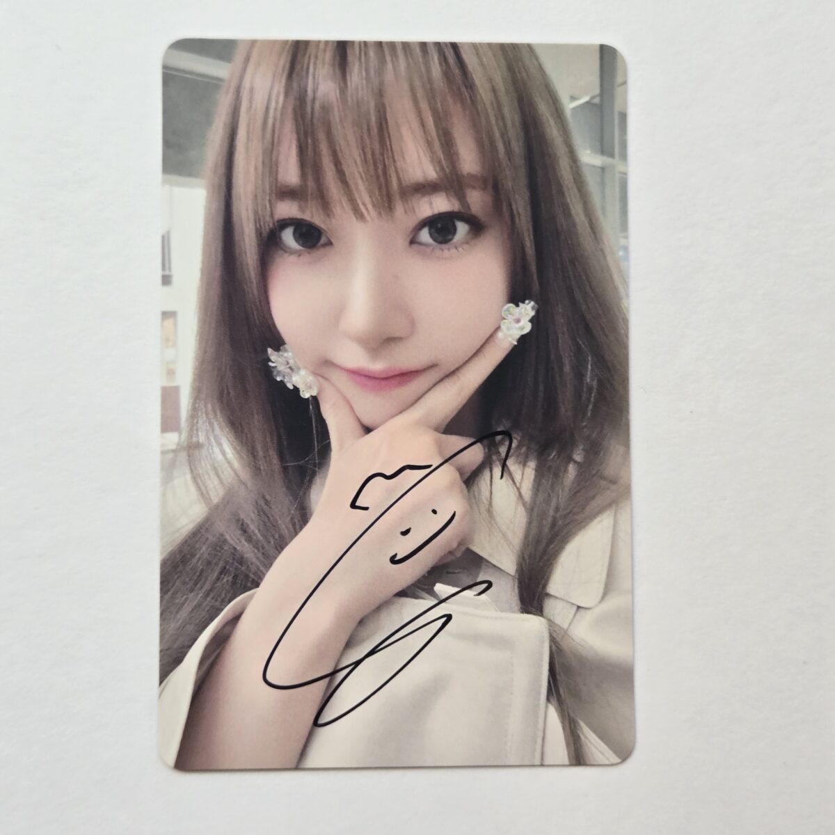 Le Sserafim Hot UMS Lucky Draw Signed Photocard