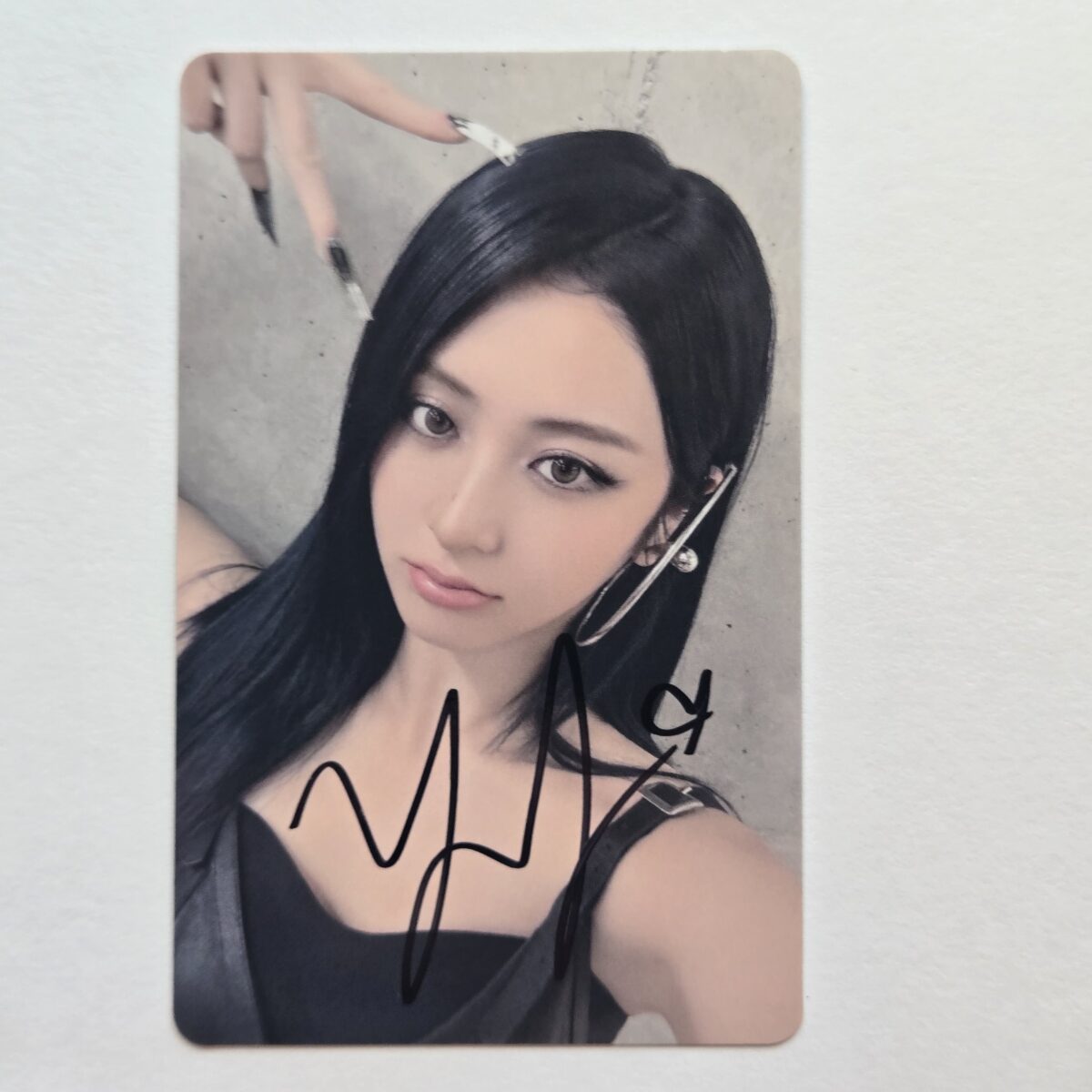 Le Sserafim Hot Weverse Lucky Draw Signed Photocard